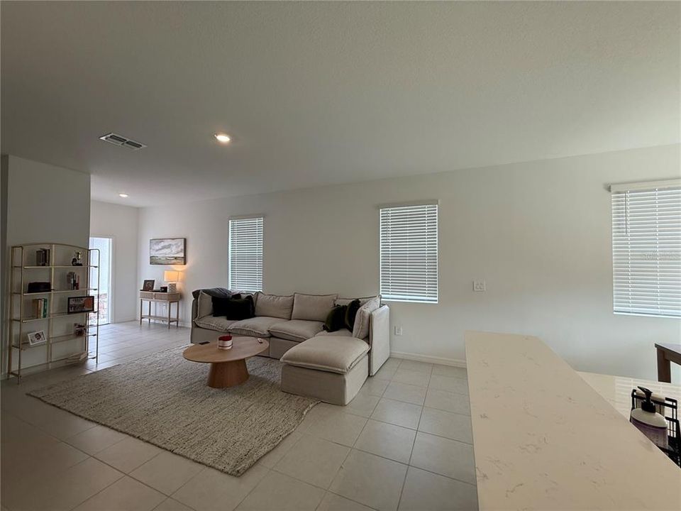 出租: $1,950 (2 贝兹, 2 浴室, 1541 平方英尺)