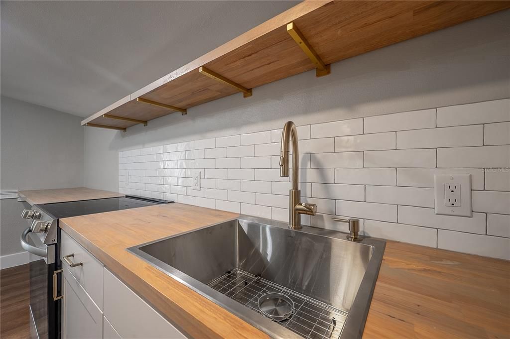 For Rent: $1,400 (1 beds, 1 baths, 360 Square Feet)