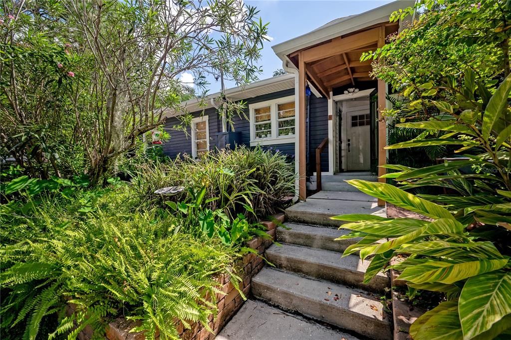 For Rent: $1,400 (1 beds, 1 baths, 360 Square Feet)