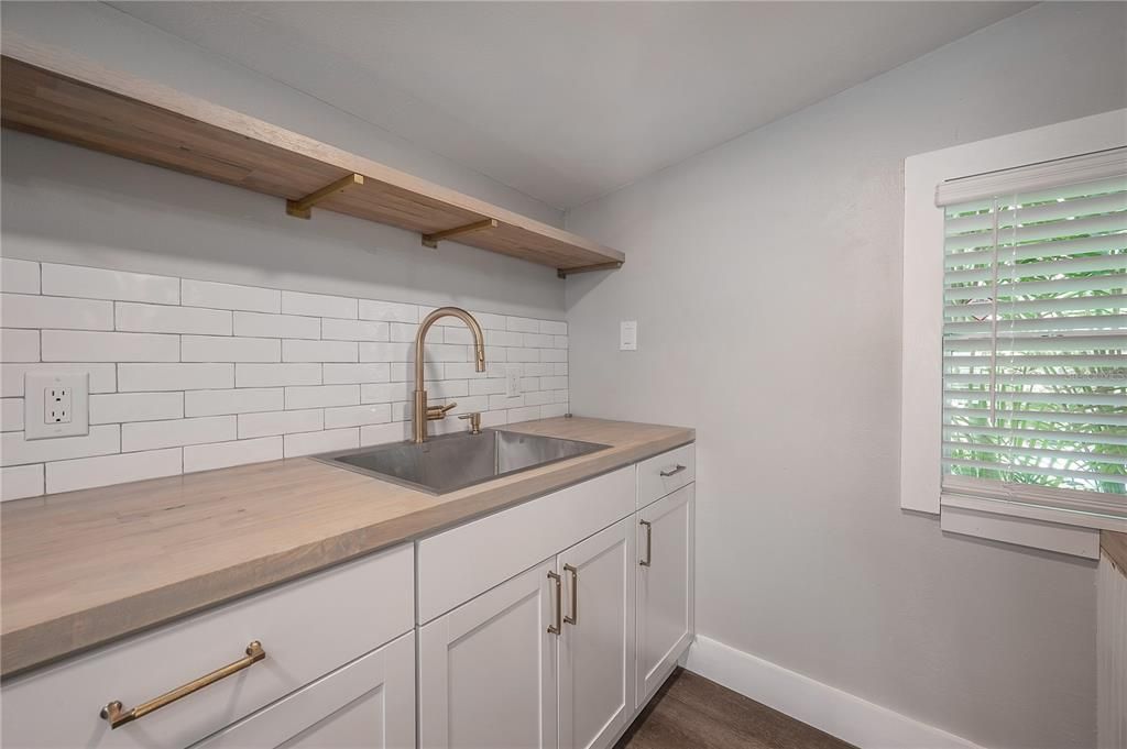 For Rent: $1,400 (1 beds, 1 baths, 360 Square Feet)