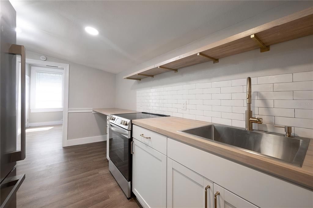 For Rent: $1,400 (1 beds, 1 baths, 360 Square Feet)