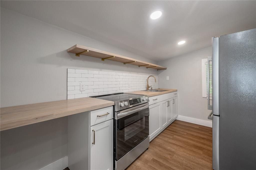 For Rent: $1,400 (1 beds, 1 baths, 360 Square Feet)