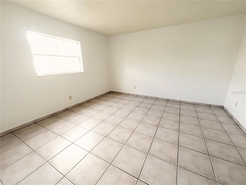 В аренду: $1,300 (2 спален, 2 ванн, 880 Квадратных фут)