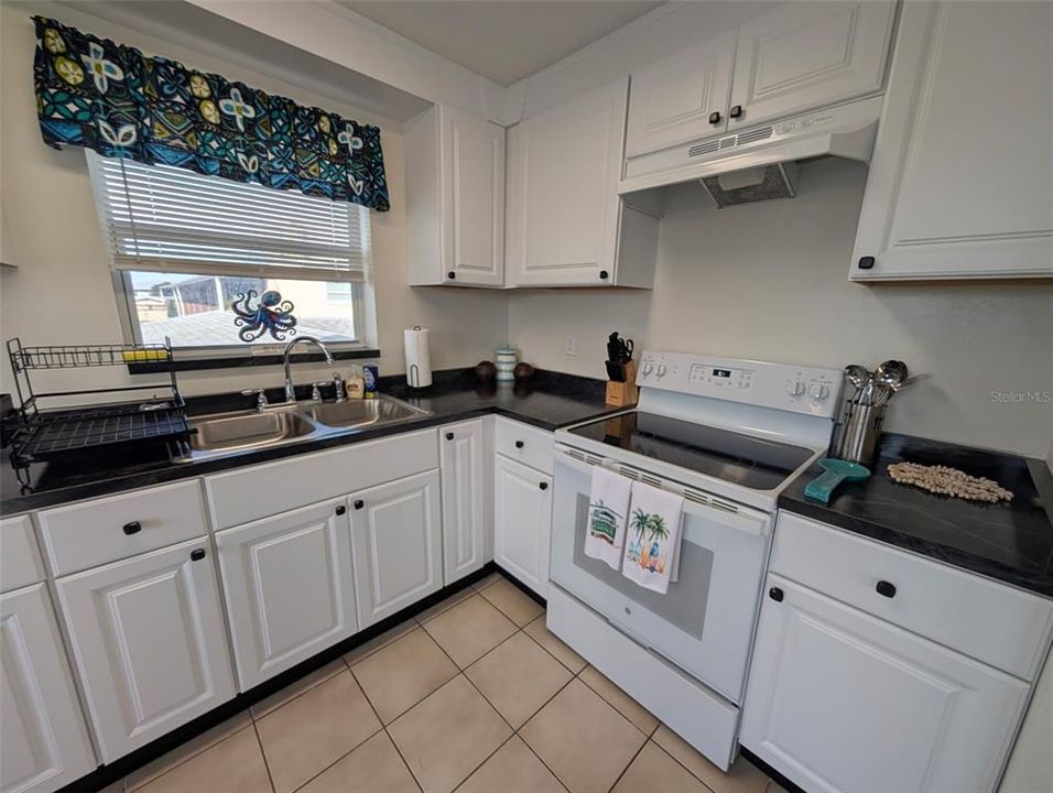 For Rent: $2,500 (2 beds, 1 baths, 750 Square Feet)