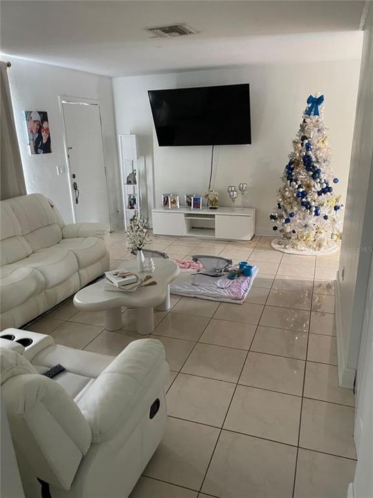 待售: $310,000 (3 贝兹, 1 浴室, 1336 平方英尺)