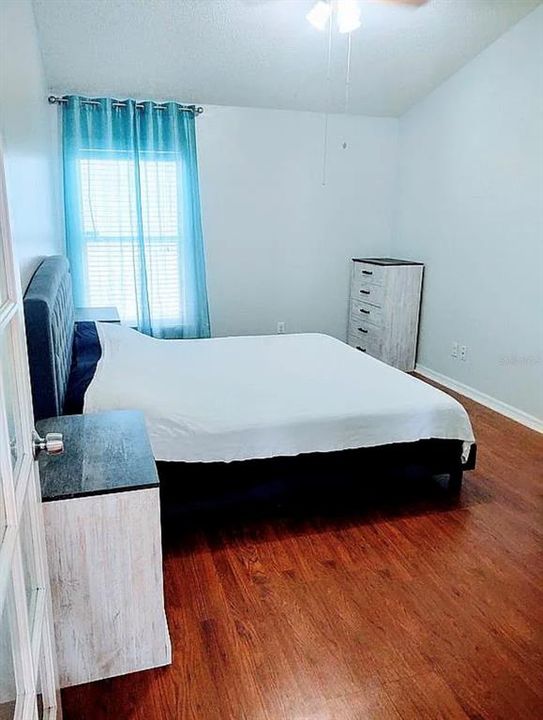 待售: $285,000 (3 贝兹, 2 浴室, 1233 平方英尺)