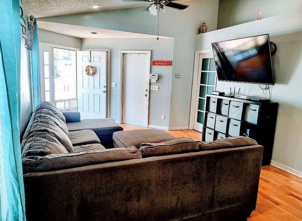 待售: $285,000 (3 贝兹, 2 浴室, 1233 平方英尺)