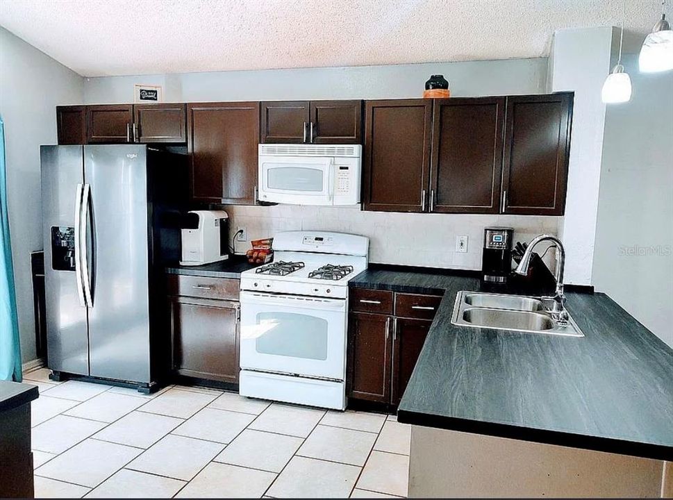 待售: $285,000 (3 贝兹, 2 浴室, 1233 平方英尺)