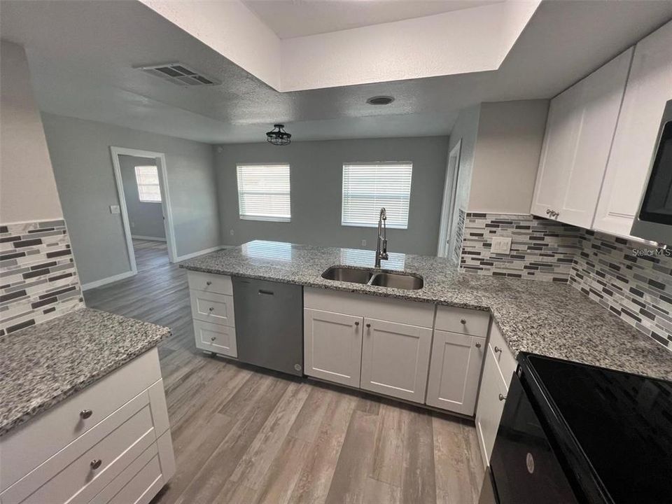 В аренду: $1,950 (3 спален, 2 ванн, 1423 Квадратных фут)