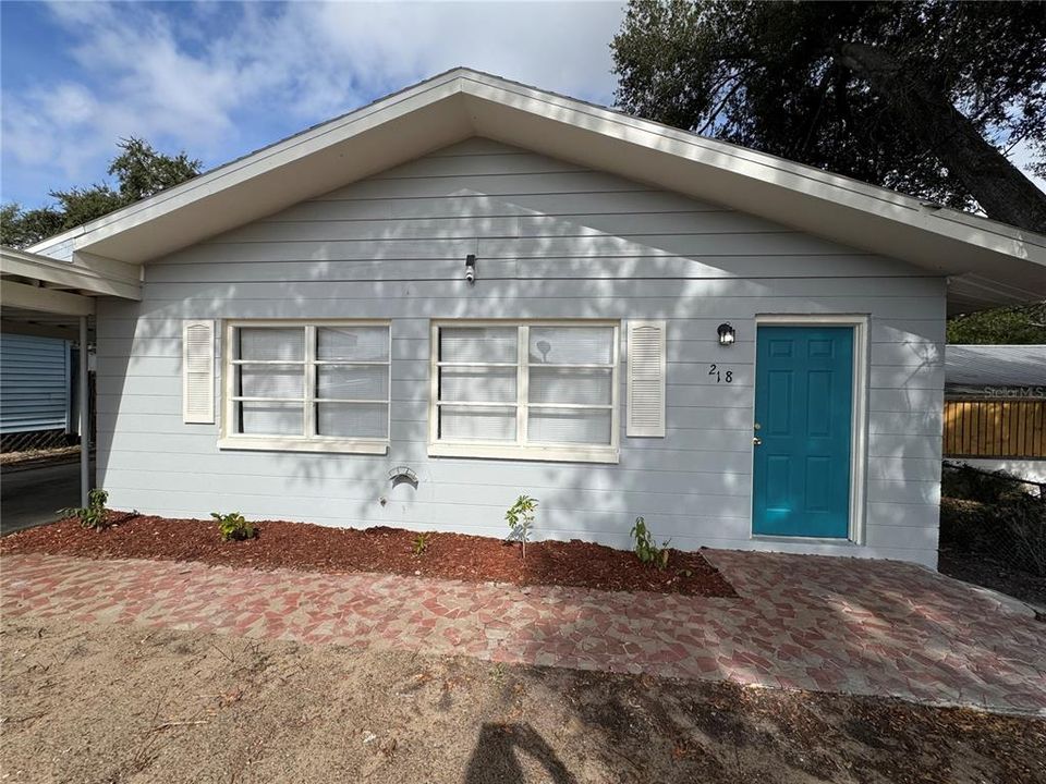 出租: $1,200 (3 贝兹, 2 浴室, 1064 平方英尺)