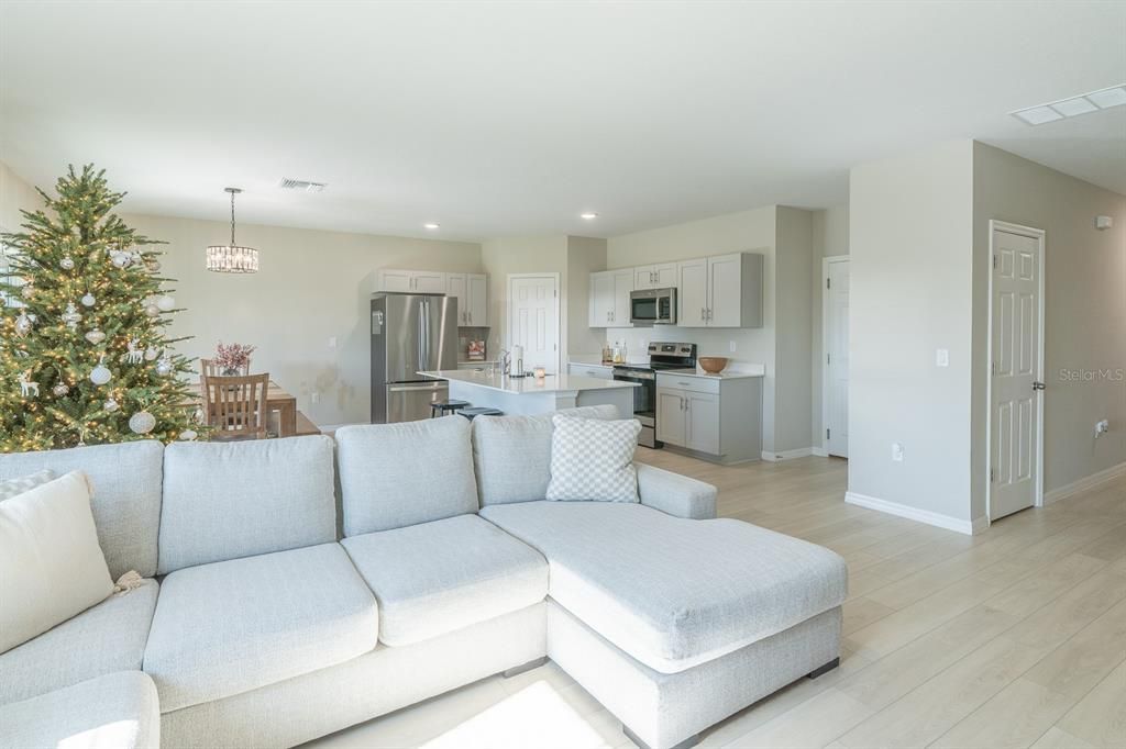 For Sale: $385,000 (4 beds, 2 baths, 2039 Square Feet)