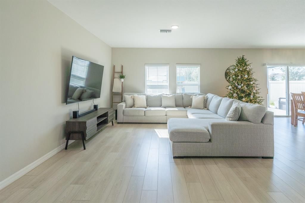 For Sale: $385,000 (4 beds, 2 baths, 2039 Square Feet)