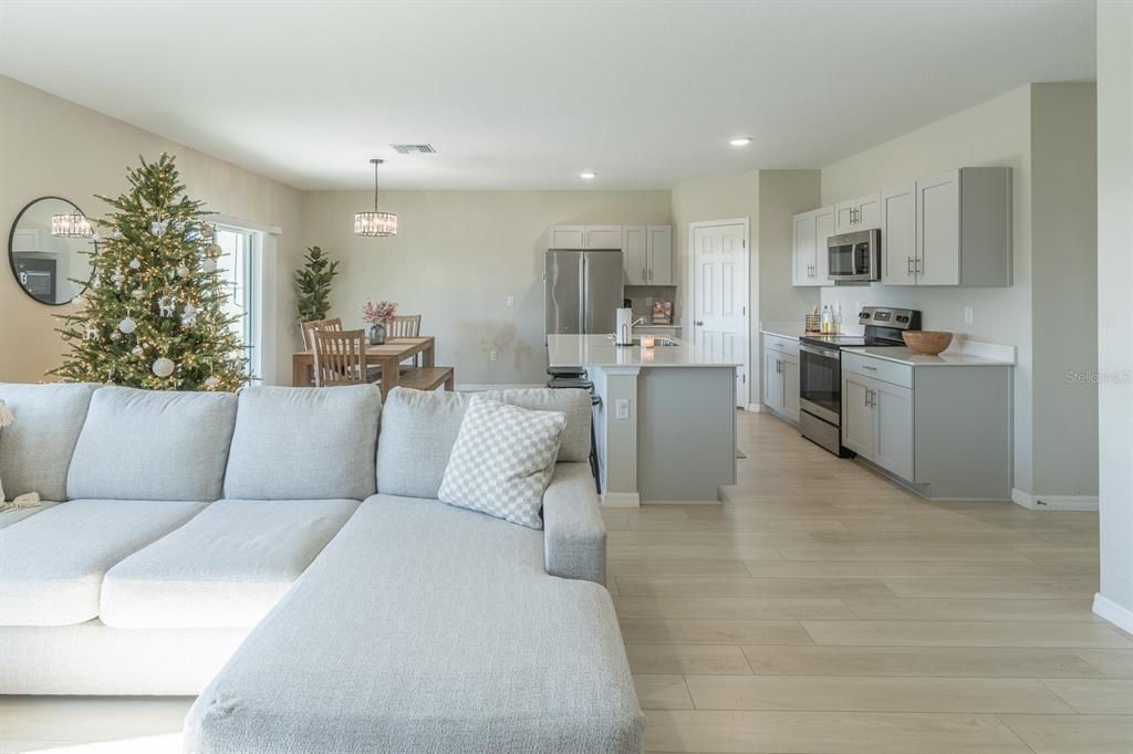 For Sale: $385,000 (4 beds, 2 baths, 2039 Square Feet)