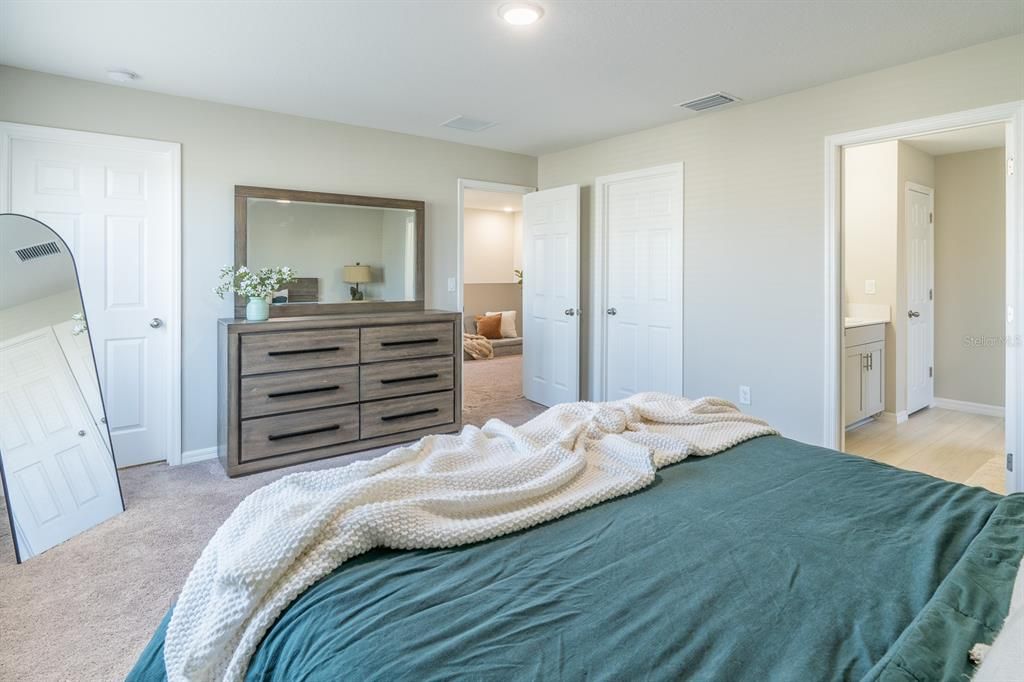 For Sale: $385,000 (4 beds, 2 baths, 2039 Square Feet)