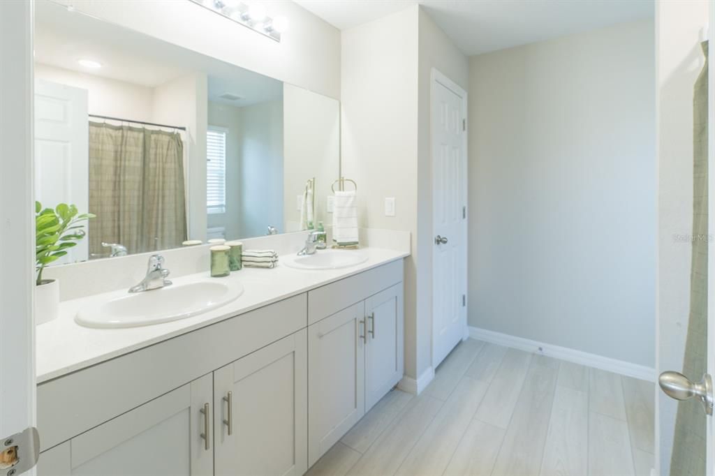 For Sale: $385,000 (4 beds, 2 baths, 2039 Square Feet)