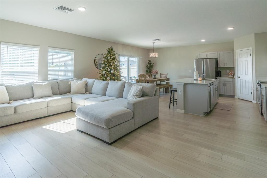 For Sale: $385,000 (4 beds, 2 baths, 2039 Square Feet)