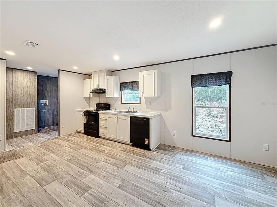 For Sale: $224,900 (4 beds, 2 baths, 1560 Square Feet)