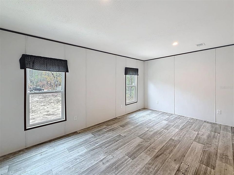 For Sale: $224,900 (4 beds, 2 baths, 1560 Square Feet)