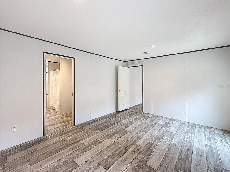 For Sale: $224,900 (4 beds, 2 baths, 1560 Square Feet)