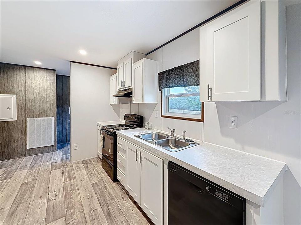 For Sale: $224,900 (4 beds, 2 baths, 1560 Square Feet)