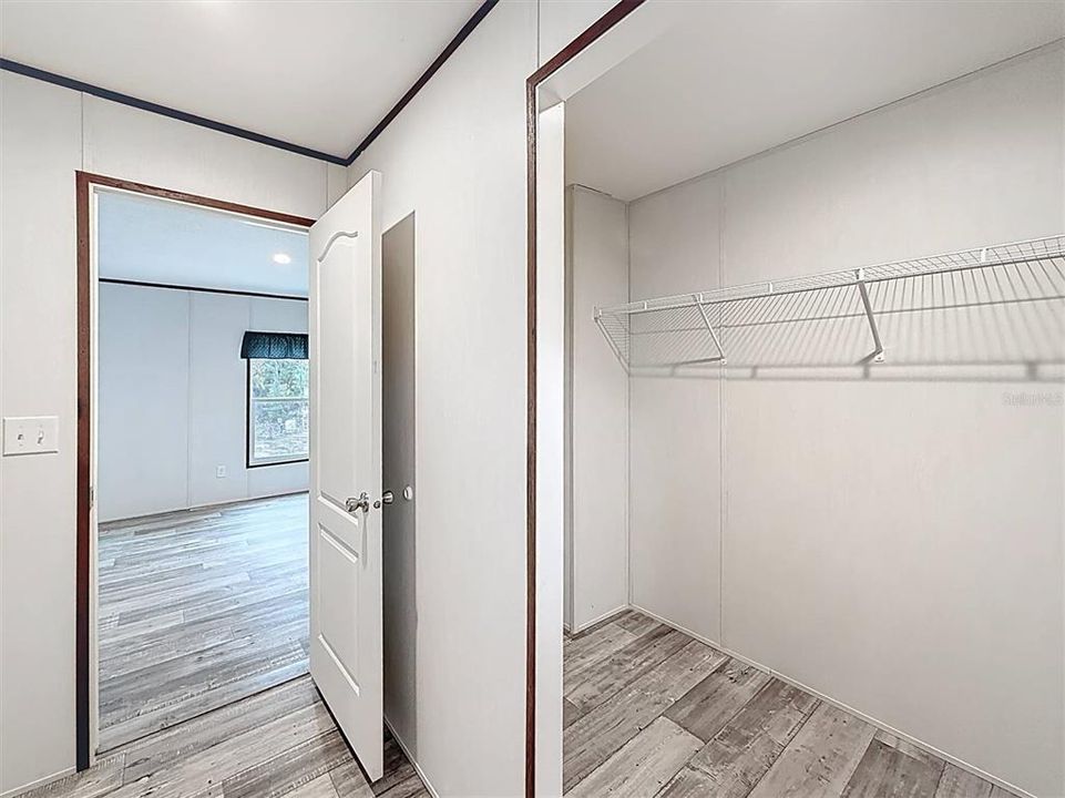 For Sale: $224,900 (4 beds, 2 baths, 1560 Square Feet)