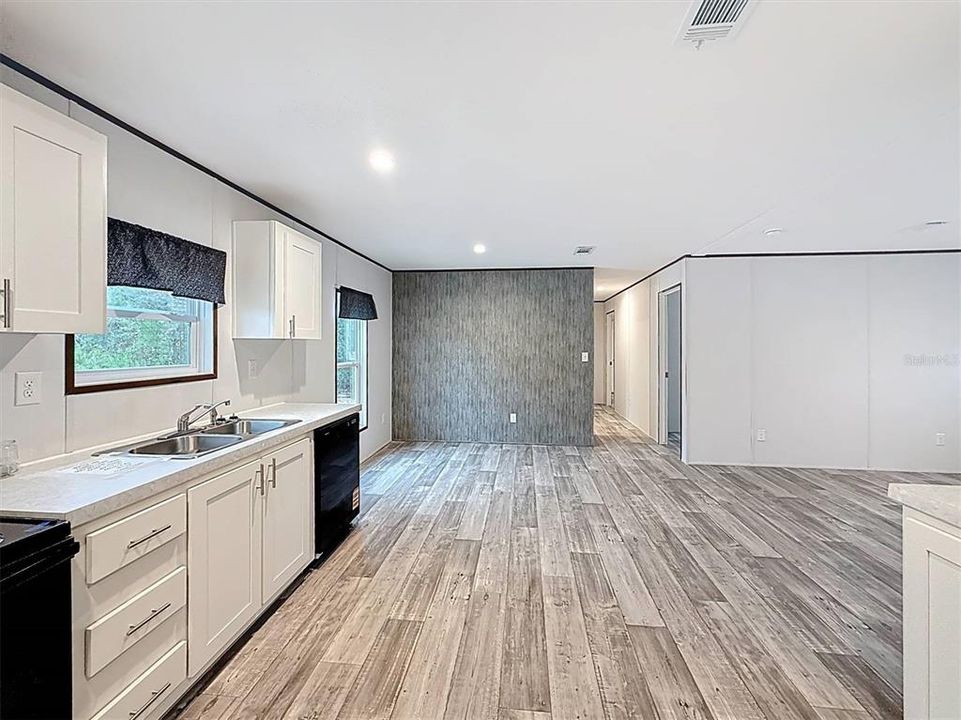 For Sale: $224,900 (4 beds, 2 baths, 1560 Square Feet)