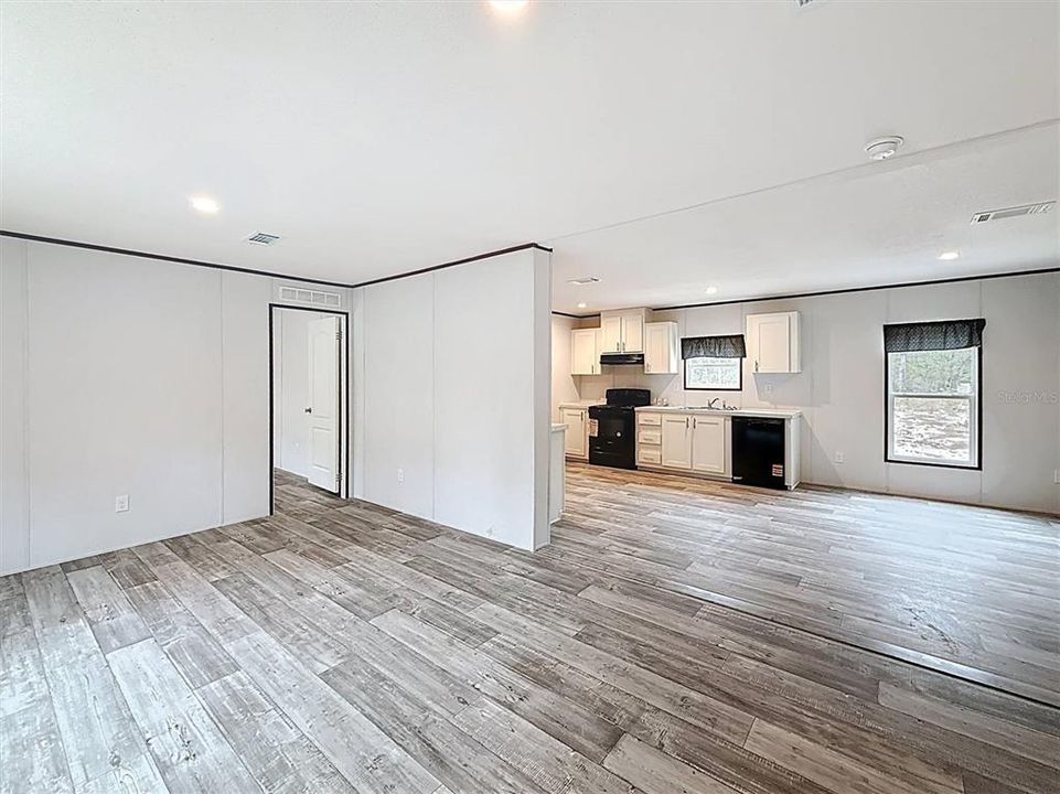 For Sale: $224,900 (4 beds, 2 baths, 1560 Square Feet)