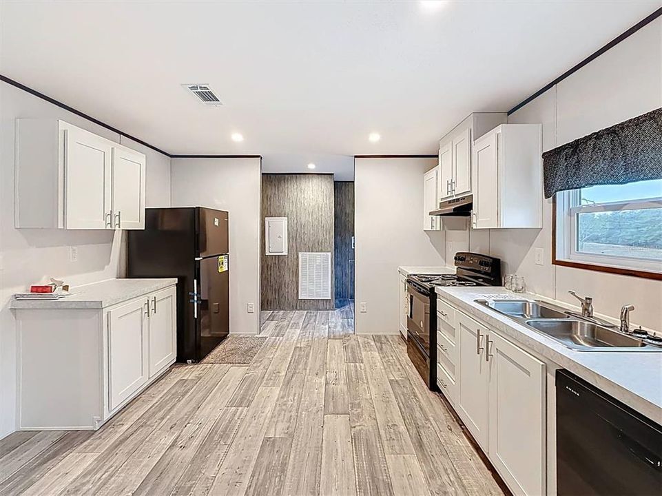 For Sale: $224,900 (4 beds, 2 baths, 1560 Square Feet)