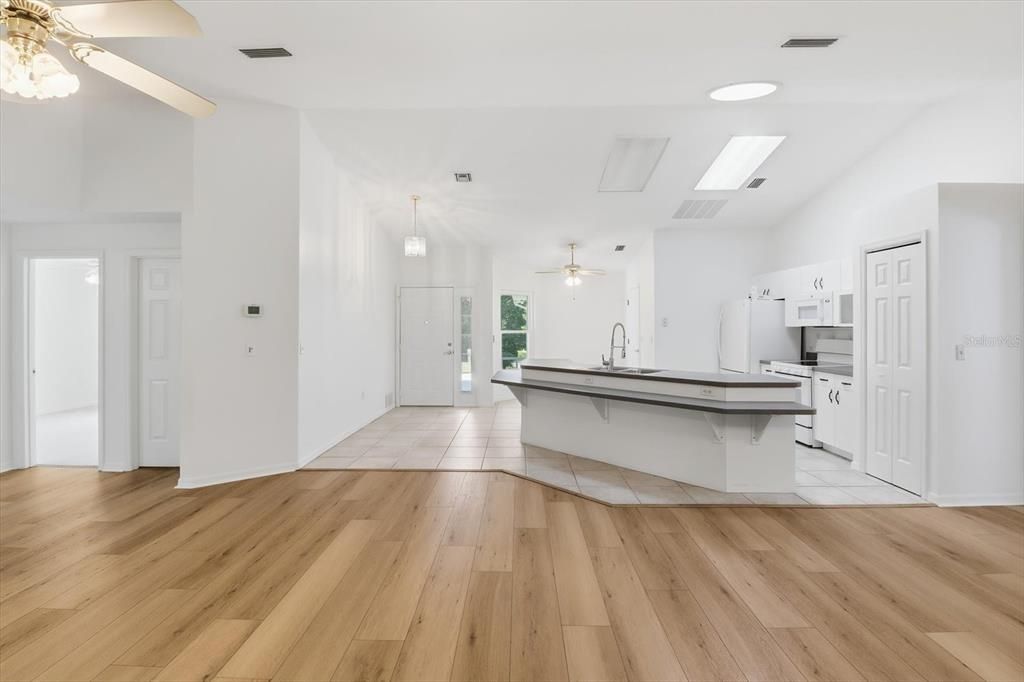 For Sale: $350,000 (3 beds, 2 baths, 1450 Square Feet)