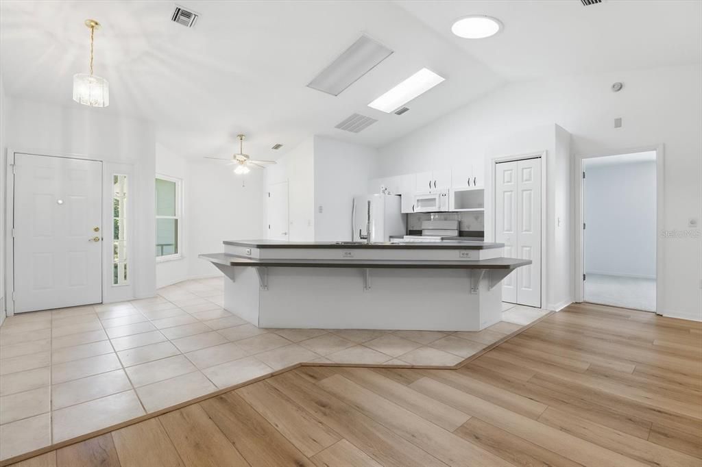 For Sale: $350,000 (3 beds, 2 baths, 1450 Square Feet)