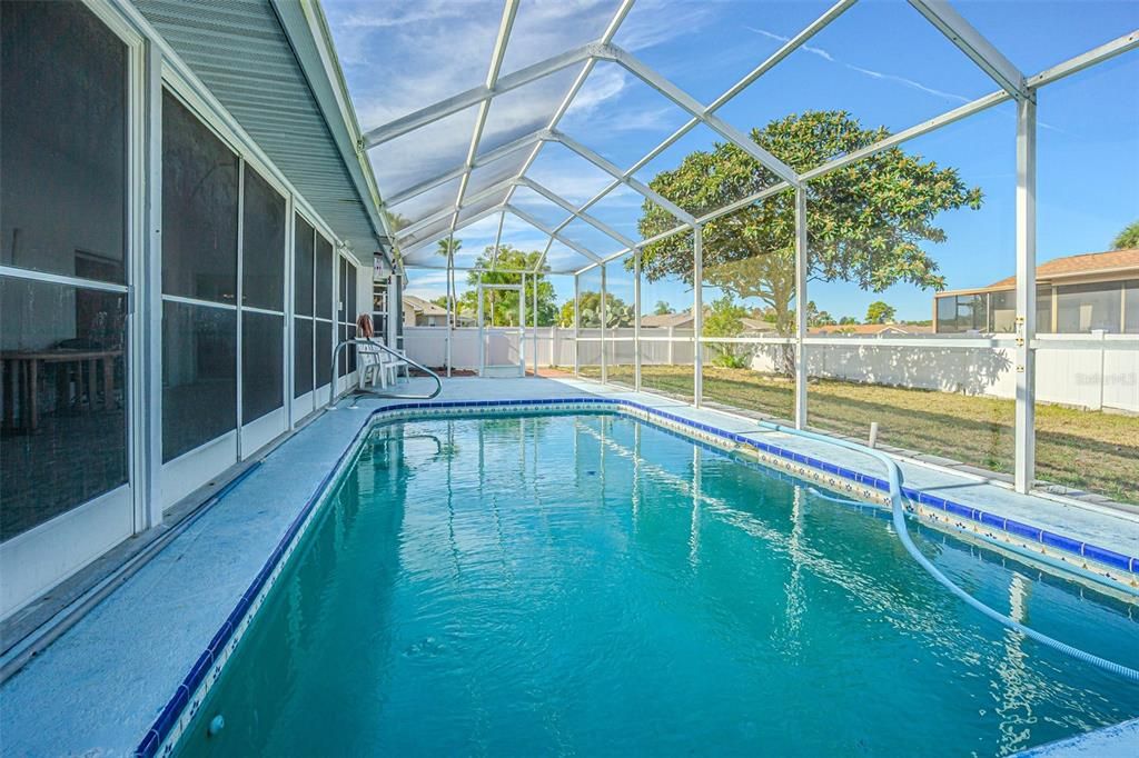 For Sale: $315,000 (2 beds, 2 baths, 1523 Square Feet)