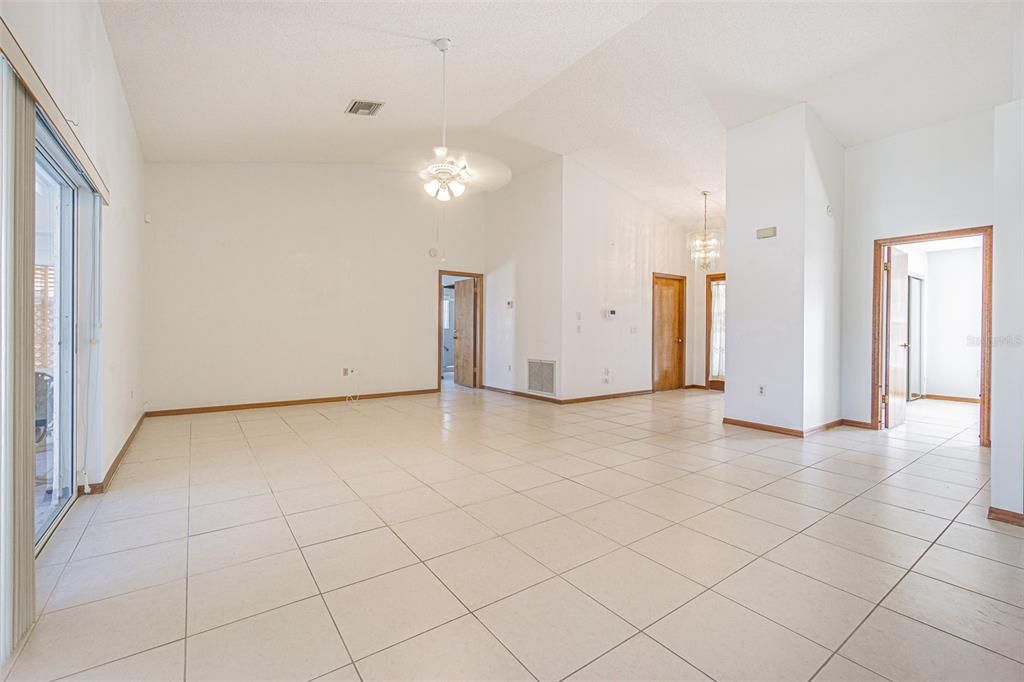 For Sale: $315,000 (2 beds, 2 baths, 1523 Square Feet)