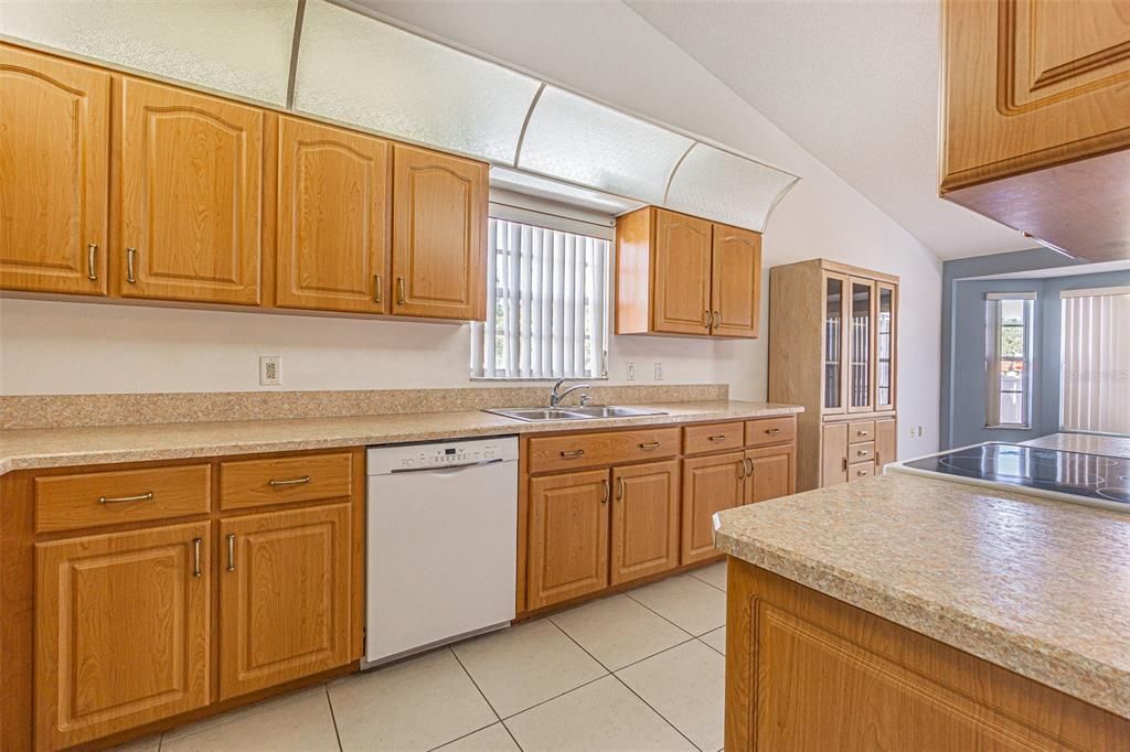 For Sale: $315,000 (2 beds, 2 baths, 1523 Square Feet)