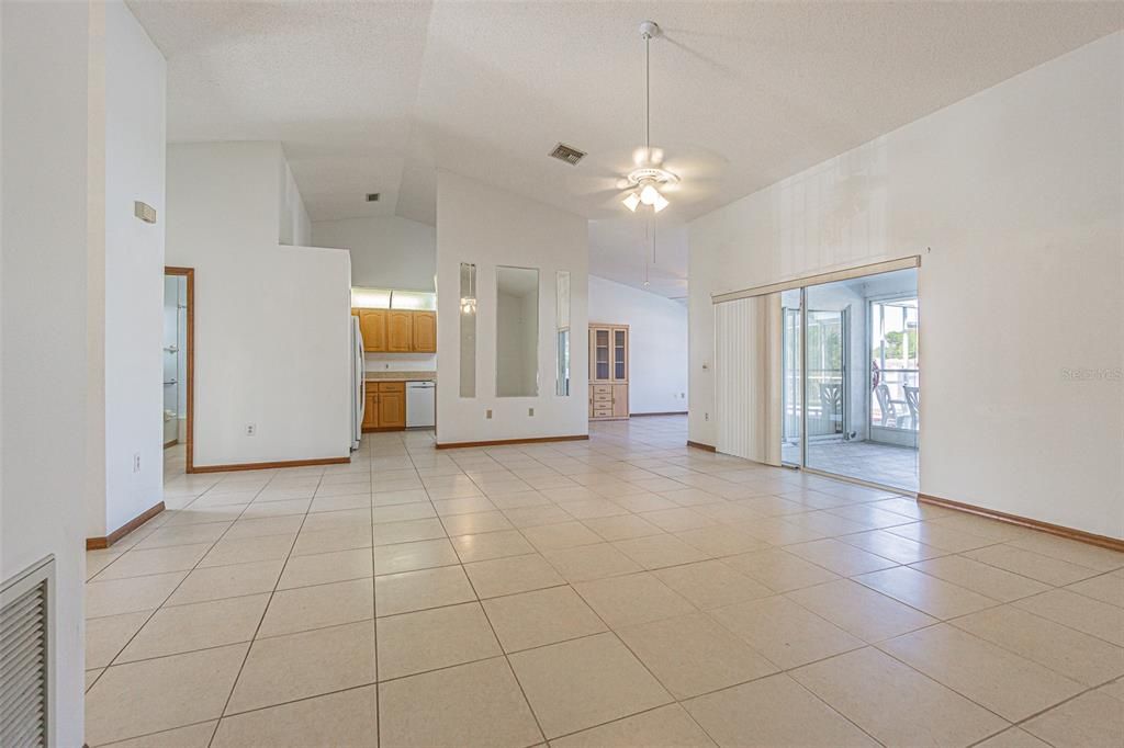 For Sale: $315,000 (2 beds, 2 baths, 1523 Square Feet)