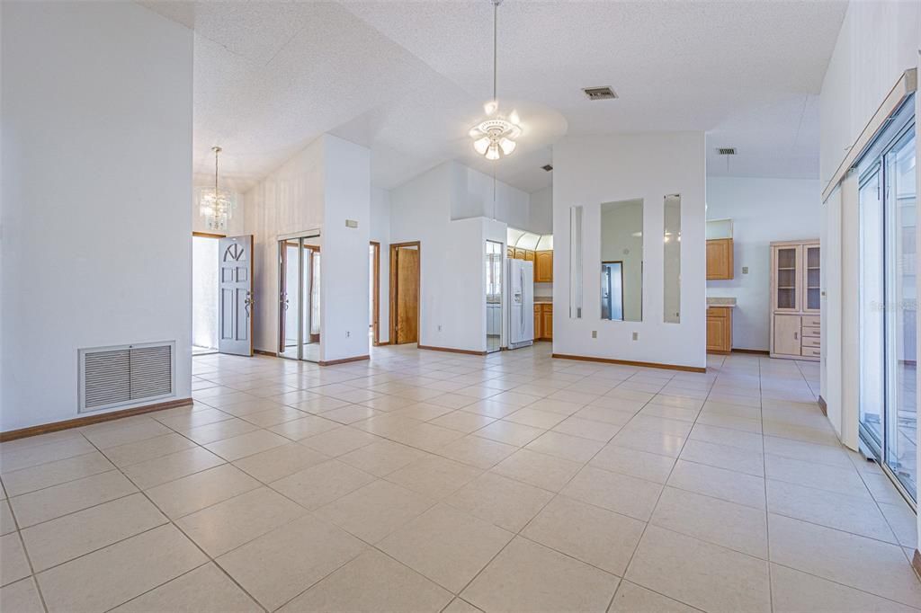 For Sale: $315,000 (2 beds, 2 baths, 1523 Square Feet)