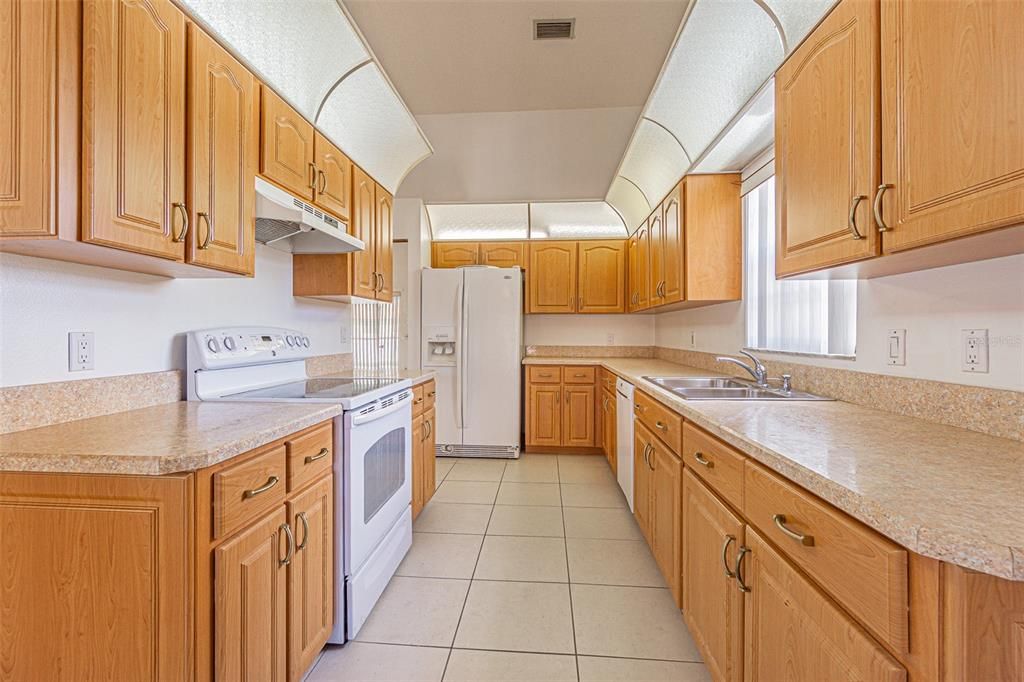 For Sale: $315,000 (2 beds, 2 baths, 1523 Square Feet)