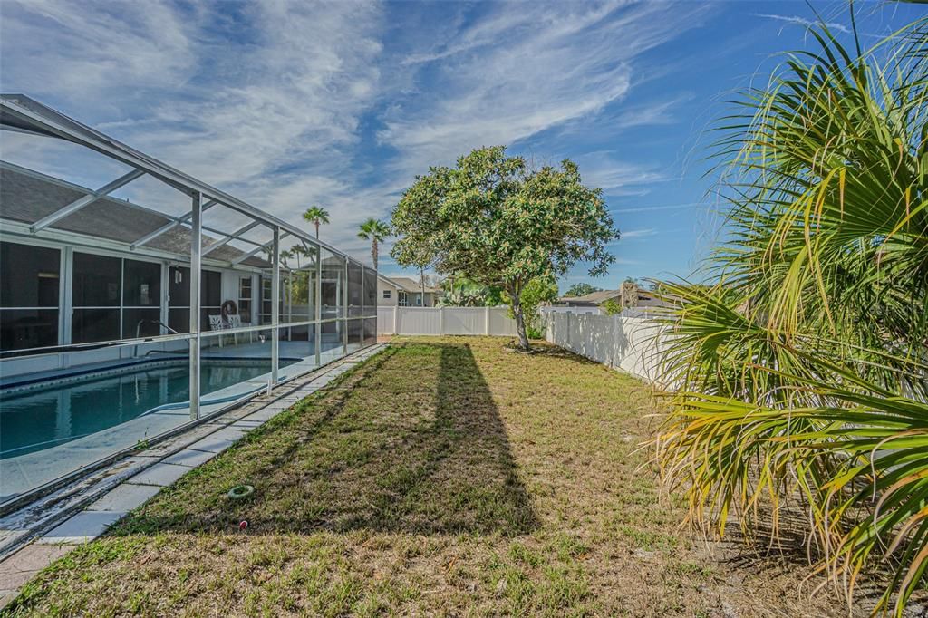 For Sale: $315,000 (2 beds, 2 baths, 1523 Square Feet)