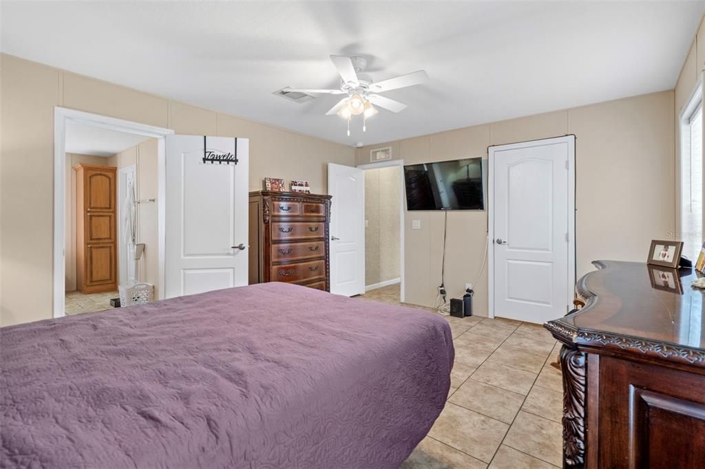 En Venta: $285,000 (3 camas, 2 baños, 1458 Pies cuadrados)