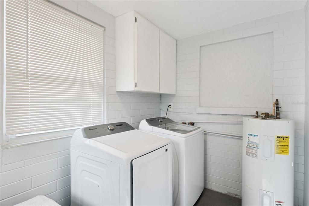 For Sale: $385,000 (3 beds, 2 baths, 1779 Square Feet)