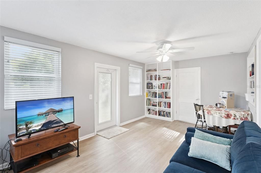 For Sale: $385,000 (3 beds, 2 baths, 1779 Square Feet)