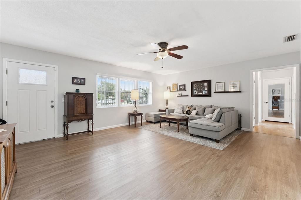 For Sale: $385,000 (3 beds, 2 baths, 1779 Square Feet)