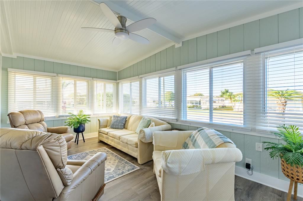 For Sale: $174,900 (2 beds, 2 baths, 1008 Square Feet)