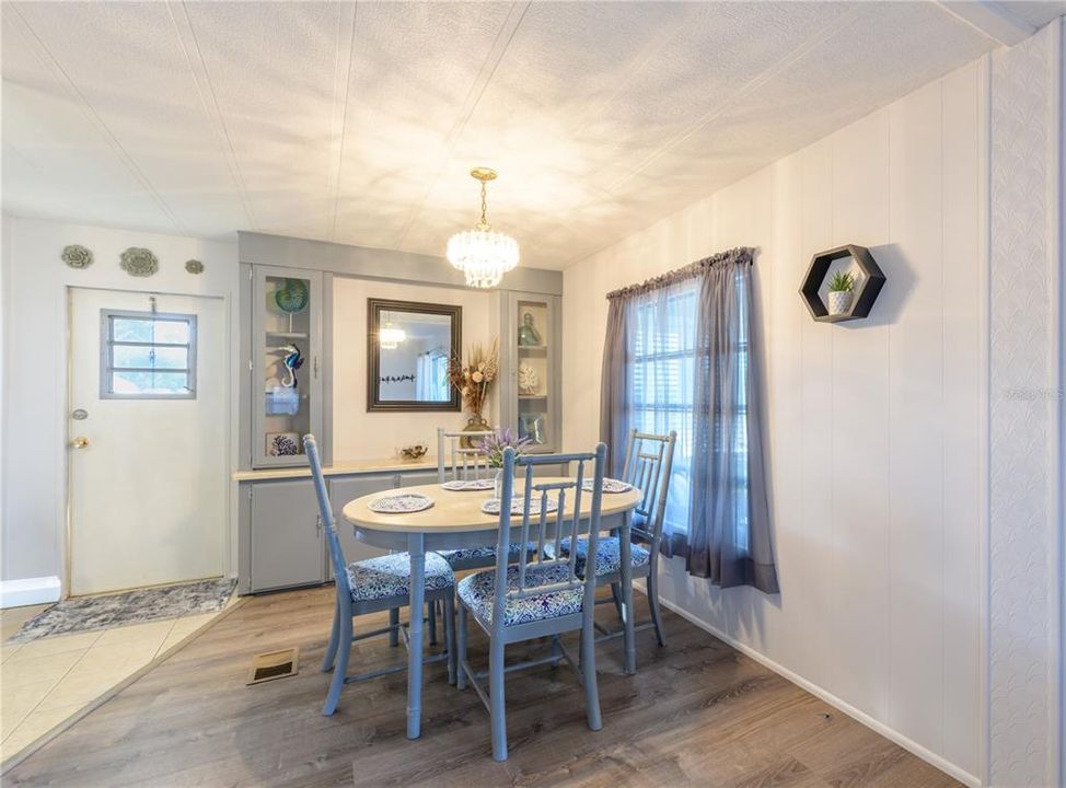 For Sale: $174,900 (2 beds, 2 baths, 1008 Square Feet)