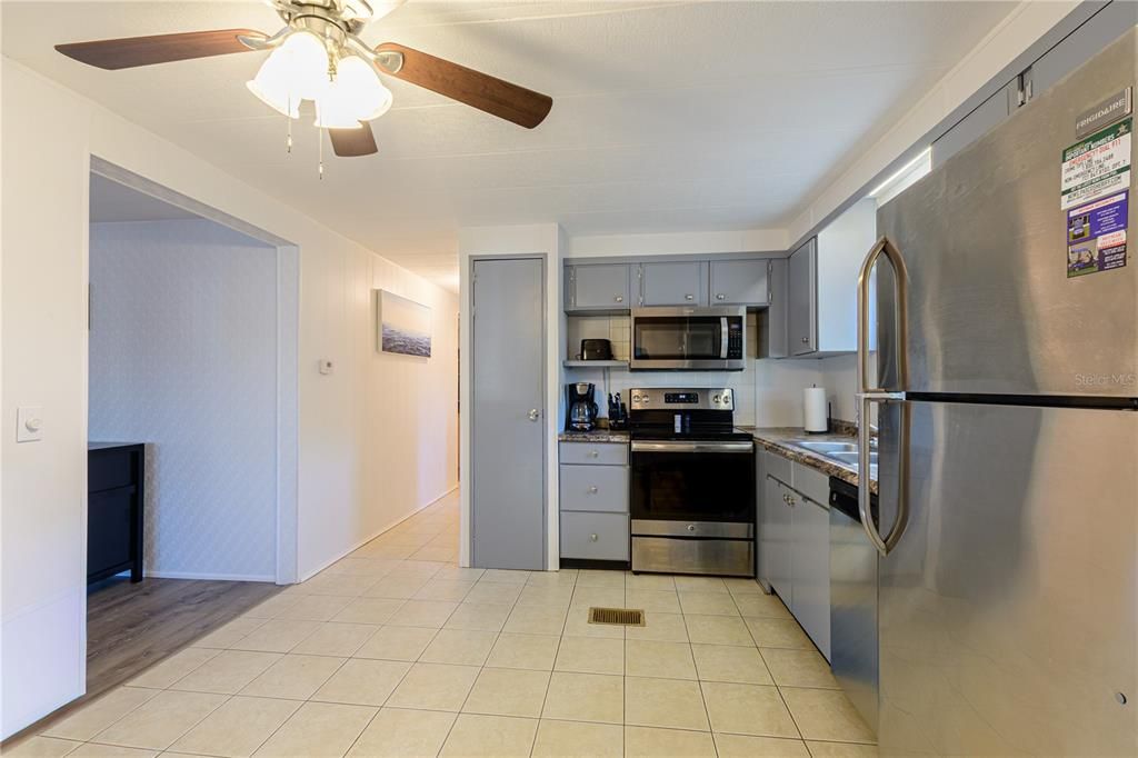 For Sale: $174,900 (2 beds, 2 baths, 1008 Square Feet)