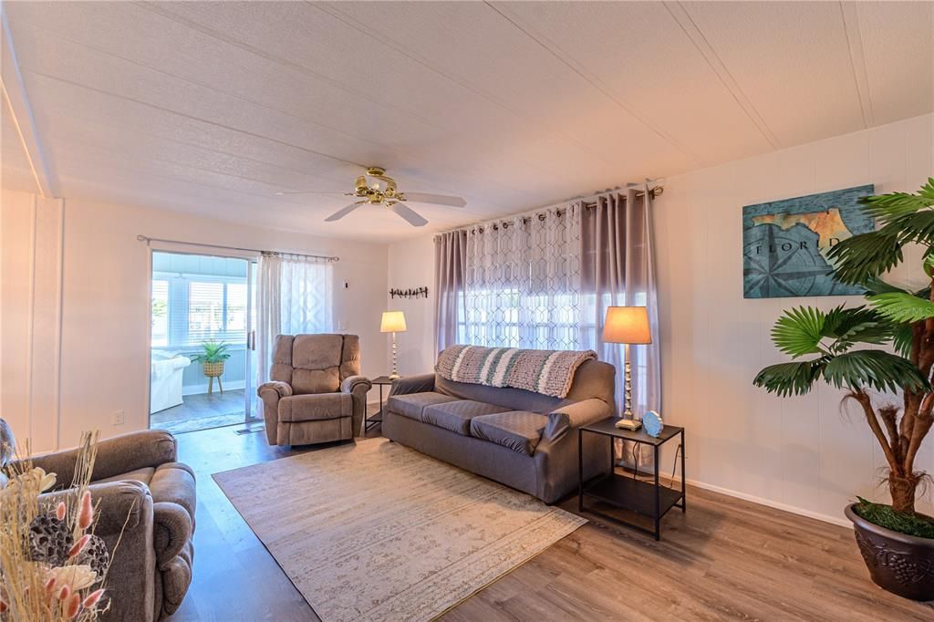 For Sale: $174,900 (2 beds, 2 baths, 1008 Square Feet)