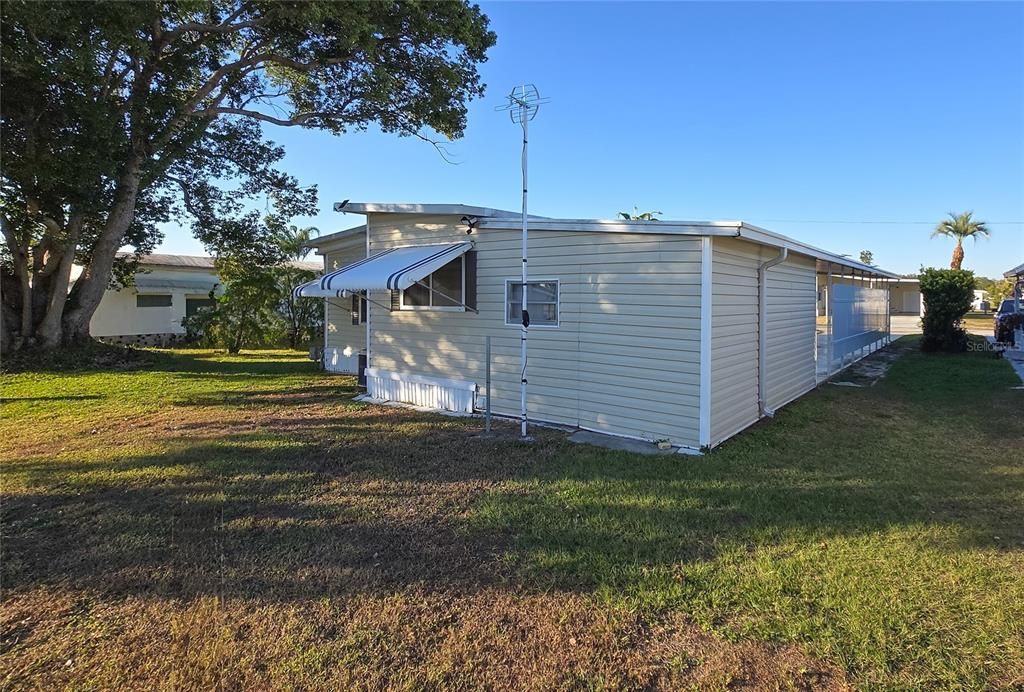 For Sale: $174,900 (2 beds, 2 baths, 1008 Square Feet)