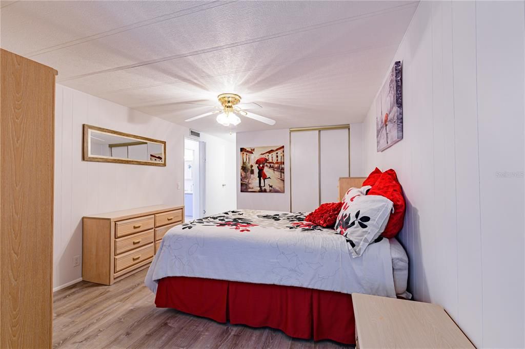 For Sale: $174,900 (2 beds, 2 baths, 1008 Square Feet)