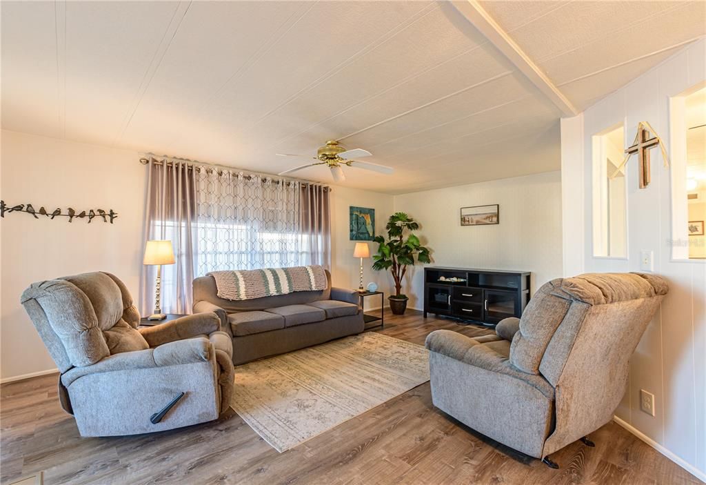 For Sale: $174,900 (2 beds, 2 baths, 1008 Square Feet)