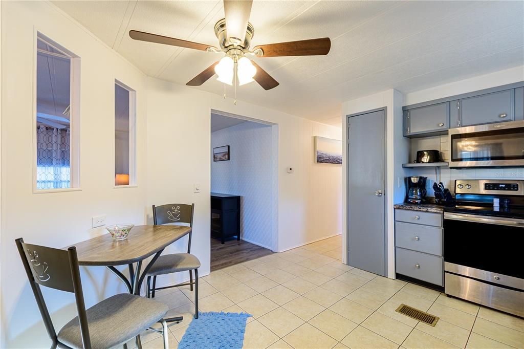 For Sale: $174,900 (2 beds, 2 baths, 1008 Square Feet)