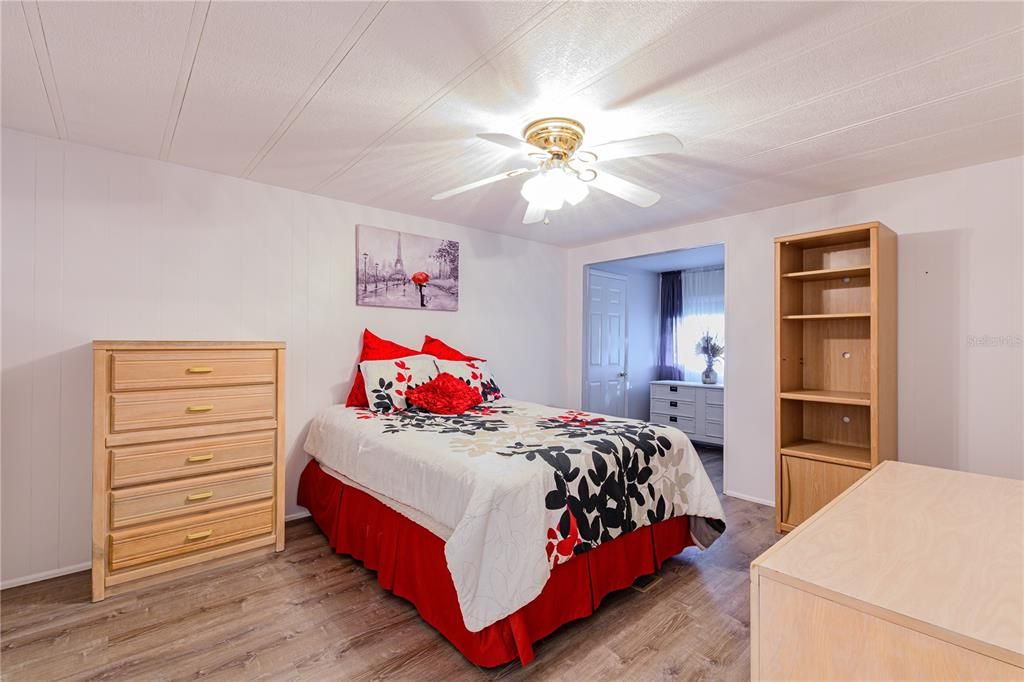 For Sale: $174,900 (2 beds, 2 baths, 1008 Square Feet)